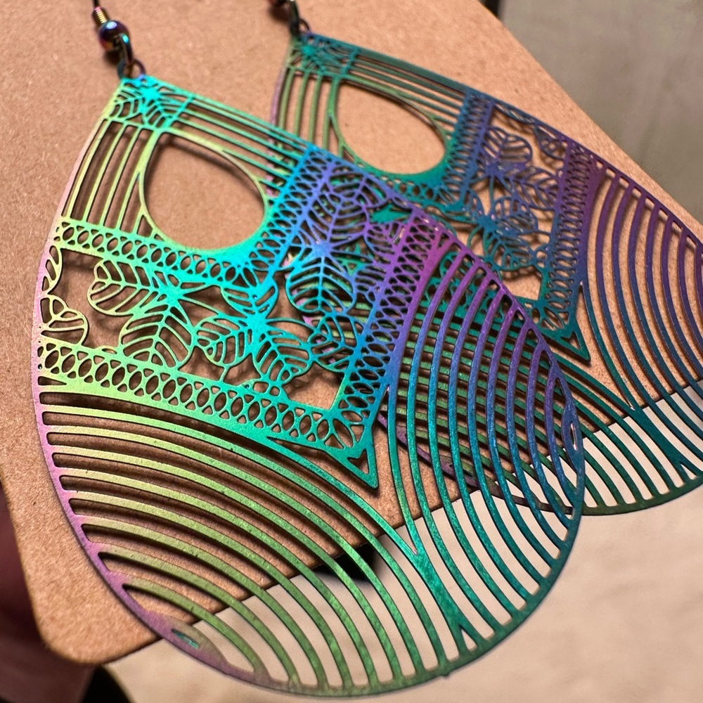 Chic Gradient Teardrop Earrings - Picture 3 of 3